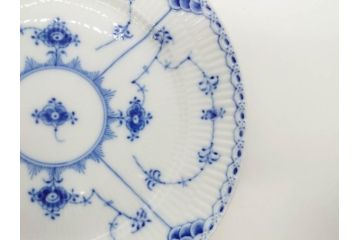 デンマーク　ROYAL COPENHAGEN(ロイヤルコペンハーゲン)　ブルーフルーテッド ハーフレース　(大)約25cm　(小)約19cm　繊細な絵付けが可愛らしいプレート3枚セット(大皿、中皿、洋食器、北欧)(R-081212)