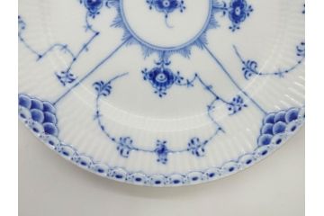 デンマーク　ROYAL COPENHAGEN(ロイヤルコペンハーゲン)　ブルーフルーテッド ハーフレース　(大)約25cm　(小)約19cm　繊細な絵付けが可愛らしいプレート3枚セット(大皿、中皿、洋食器、北欧)(R-081212)