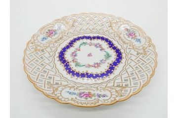 ドイツ　Dresden(ドレスデン)　カール・ティーメ工房　金彩　透かし　花柄　リーフプレート　デミタスカップ&ソーサー　煌びやかで麗しいプレート2枚&C&Sセット(フラワー、ディッシュ、中皿、変形皿、洋食器)(R-081213)