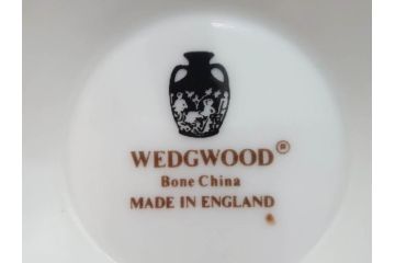 イギリス　WEDGWOOD(ウェッジウッド)　FLORENTINE TURQUOISE(フロレンティーン ターコイズ)　上品な佇まいのティーカップ&ソーサー4客セット(グロテスク文様、フルーツ、果物、ピオニー、C&S、洋食器、英国)(R-081218)