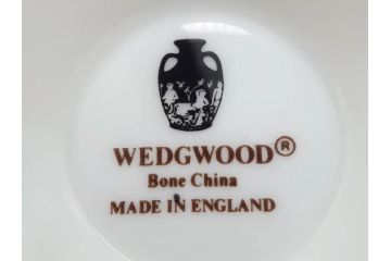 イギリス　WEDGWOOD(ウェッジウッド)　FLORENTINE TURQUOISE(フロレンティーン ターコイズ)　上品な雰囲気のティーカップ&ソーサー4客セット(グロテスク文様、フルーツ、果物、ピオニー、C&S、洋食器、英国)(R-081219)