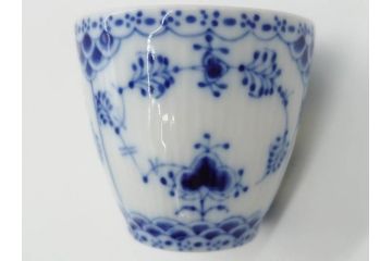 デンマーク　ROYAL COPENHAGEN(ロイヤルコペンハーゲン)　ブルーフルーテッド フルレース カップ&ソーサー/プレイン クリーマー　可憐なデザインに見惚れるC&S・クリーマーセット(コーヒー、デミタス、ミルクポット、ミルクジャー、洋食器、北欧)(R-081229)