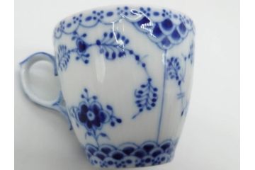 デンマーク　ROYAL COPENHAGEN(ロイヤルコペンハーゲン)　ブルーフルーテッド フルレース カップ&ソーサー/プレイン クリーマー　可憐なデザインに見惚れるC&S・クリーマーセット(コーヒー、デミタス、ミルクポット、ミルクジャー、洋食器、北欧)(R-081229)