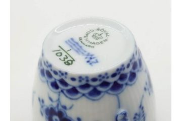 デンマーク　ROYAL COPENHAGEN(ロイヤルコペンハーゲン)　ブルーフルーテッド フルレース カップ&ソーサー/プレイン クリーマー　可憐なデザインに見惚れるC&S・クリーマーセット(コーヒー、デミタス、ミルクポット、ミルクジャー、洋食器、北欧)(R-081229)