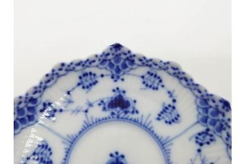 デンマーク　ROYAL COPENHAGEN(ロイヤルコペンハーゲン)　ブルーフルーテッド フルレース カップ&ソーサー/プレイン クリーマー　可憐なデザインに見惚れるC&S・クリーマーセット(コーヒー、デミタス、ミルクポット、ミルクジャー、洋食器、北欧)(R-081229)