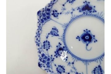 デンマーク　ROYAL COPENHAGEN(ロイヤルコペンハーゲン)　ブルーフルーテッド フルレース カップ&ソーサー/プレイン クリーマー　可憐なデザインに見惚れるC&S・クリーマーセット(コーヒー、デミタス、ミルクポット、ミルクジャー、洋食器、北欧)(R-081229)