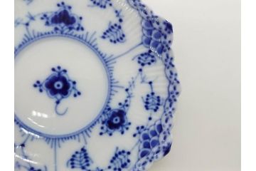 デンマーク　ROYAL COPENHAGEN(ロイヤルコペンハーゲン)　ブルーフルーテッド フルレース カップ&ソーサー/プレイン クリーマー　可憐なデザインに見惚れるC&S・クリーマーセット(コーヒー、デミタス、ミルクポット、ミルクジャー、洋食器、北欧)(R-081229)
