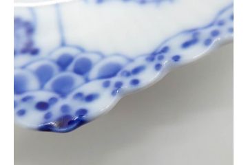 デンマーク　ROYAL COPENHAGEN(ロイヤルコペンハーゲン)　ブルーフルーテッド フルレース カップ&ソーサー/プレイン クリーマー　可憐なデザインに見惚れるC&S・クリーマーセット(コーヒー、デミタス、ミルクポット、ミルクジャー、洋食器、北欧)(R-081229)