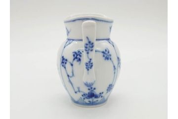 デンマーク　ROYAL COPENHAGEN(ロイヤルコペンハーゲン)　ブルーフルーテッド フルレース カップ&ソーサー/プレイン クリーマー　可憐なデザインに見惚れるC&S・クリーマーセット(コーヒー、デミタス、ミルクポット、ミルクジャー、洋食器、北欧)(R-081229)