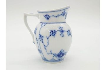 デンマーク　ROYAL COPENHAGEN(ロイヤルコペンハーゲン)　ブルーフルーテッド フルレース カップ&ソーサー/プレイン クリーマー　可憐なデザインに見惚れるC&S・クリーマーセット(コーヒー、デミタス、ミルクポット、ミルクジャー、洋食器、北欧)(R-081229)