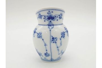デンマーク　ROYAL COPENHAGEN(ロイヤルコペンハーゲン)　ブルーフルーテッド フルレース カップ&ソーサー/プレイン クリーマー　可憐なデザインに見惚れるC&S・クリーマーセット(コーヒー、デミタス、ミルクポット、ミルクジャー、洋食器、北欧)(R-081229)
