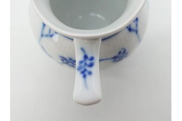 デンマーク　ROYAL COPENHAGEN(ロイヤルコペンハーゲン)　ブルーフルーテッド フルレース カップ&ソーサー/プレイン クリーマー　可憐なデザインに見惚れるC&S・クリーマーセット(コーヒー、デミタス、ミルクポット、ミルクジャー、洋食器、北欧)(R-081229)