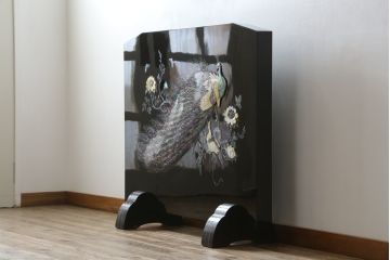 中古　民芸家具　花鳥図　牡丹に蝶　孔雀　梅に雀　見事な螺鈿細工をあしらった漆塗りの衝立て(つい立て、衝い立て、間仕切り、パーテーション、ディスプレイ)(R-081231)
