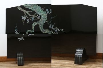 中古　民芸家具　花鳥図　牡丹に蝶　孔雀　梅に雀　見事な螺鈿細工をあしらった漆塗りの衝立て(つい立て、衝い立て、間仕切り、パーテーション、ディスプレイ)(R-081231)
