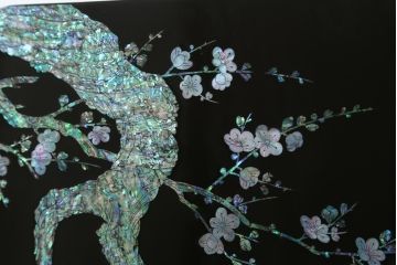 中古　民芸家具　花鳥図　牡丹に蝶　孔雀　梅に雀　見事な螺鈿細工をあしらった漆塗りの衝立て(つい立て、衝い立て、間仕切り、パーテーション、ディスプレイ)(R-081231)
