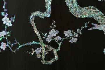 中古　民芸家具　花鳥図　牡丹に蝶　孔雀　梅に雀　見事な螺鈿細工をあしらった漆塗りの衝立て(つい立て、衝い立て、間仕切り、パーテーション、ディスプレイ)(R-081231)