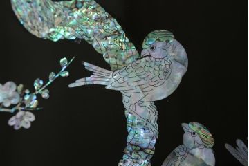 中古　民芸家具　花鳥図　牡丹に蝶　孔雀　梅に雀　見事な螺鈿細工をあしらった漆塗りの衝立て(つい立て、衝い立て、間仕切り、パーテーション、ディスプレイ)(R-081231)