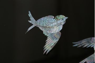 中古　民芸家具　花鳥図　牡丹に蝶　孔雀　梅に雀　見事な螺鈿細工をあしらった漆塗りの衝立て(つい立て、衝い立て、間仕切り、パーテーション、ディスプレイ)(R-081231)