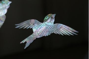 中古　民芸家具　花鳥図　牡丹に蝶　孔雀　梅に雀　見事な螺鈿細工をあしらった漆塗りの衝立て(つい立て、衝い立て、間仕切り、パーテーション、ディスプレイ)(R-081231)