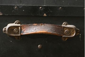 アメリカアンティーク　Butterfield Trunk.CO(バターフィールド社)　ディスプレイにもおすすめのレトロでおしゃれなトランク(船トランク、舟トランク、ブランケットボックス、トランクテーブル、センターテーブル、ローテーブル、サイドテーブル、ディスプレイ雑貨、収納箱、店舗什器)(R-081232)