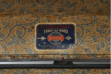 アメリカアンティーク　Butterfield Trunk.CO(バターフィールド社)　ディスプレイにもおすすめのレトロでおしゃれなトランク(船トランク、舟トランク、ブランケットボックス、トランクテーブル、センターテーブル、ローテーブル、サイドテーブル、ディスプレイ雑貨、収納箱、店舗什器)(R-081232)