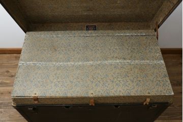 アメリカアンティーク　Butterfield Trunk.CO(バターフィールド社)　ディスプレイにもおすすめのレトロでおしゃれなトランク(船トランク、舟トランク、ブランケットボックス、トランクテーブル、センターテーブル、ローテーブル、サイドテーブル、ディスプレイ雑貨、収納箱、店舗什器)(R-081232)
