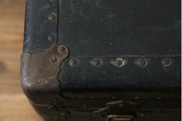 アメリカアンティーク　Butterfield Trunk.CO(バターフィールド社)　ディスプレイにもおすすめのレトロでおしゃれなトランク(船トランク、舟トランク、ブランケットボックス、トランクテーブル、センターテーブル、ローテーブル、サイドテーブル、ディスプレイ雑貨、収納箱、店舗什器)(R-081232)