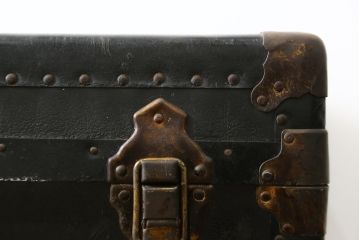 アメリカアンティーク　Butterfield Trunk.CO(バターフィールド社)　ディスプレイにもおすすめのレトロでおしゃれなトランク(船トランク、舟トランク、ブランケットボックス、トランクテーブル、センターテーブル、ローテーブル、サイドテーブル、ディスプレイ雑貨、収納箱、店舗什器)(R-081232)