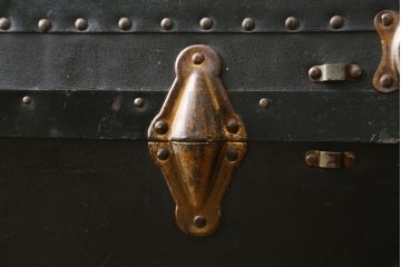 アメリカアンティーク　Butterfield Trunk.CO(バターフィールド社)　ディスプレイにもおすすめのレトロでおしゃれなトランク(船トランク、舟トランク、ブランケットボックス、トランクテーブル、センターテーブル、ローテーブル、サイドテーブル、ディスプレイ雑貨、収納箱、店舗什器)(R-081232)
