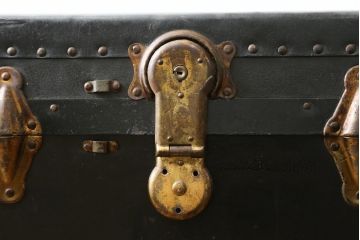 アメリカアンティーク　Butterfield Trunk.CO(バターフィールド社)　ディスプレイにもおすすめのレトロでおしゃれなトランク(船トランク、舟トランク、ブランケットボックス、トランクテーブル、センターテーブル、ローテーブル、サイドテーブル、ディスプレイ雑貨、収納箱、店舗什器)(R-081232)