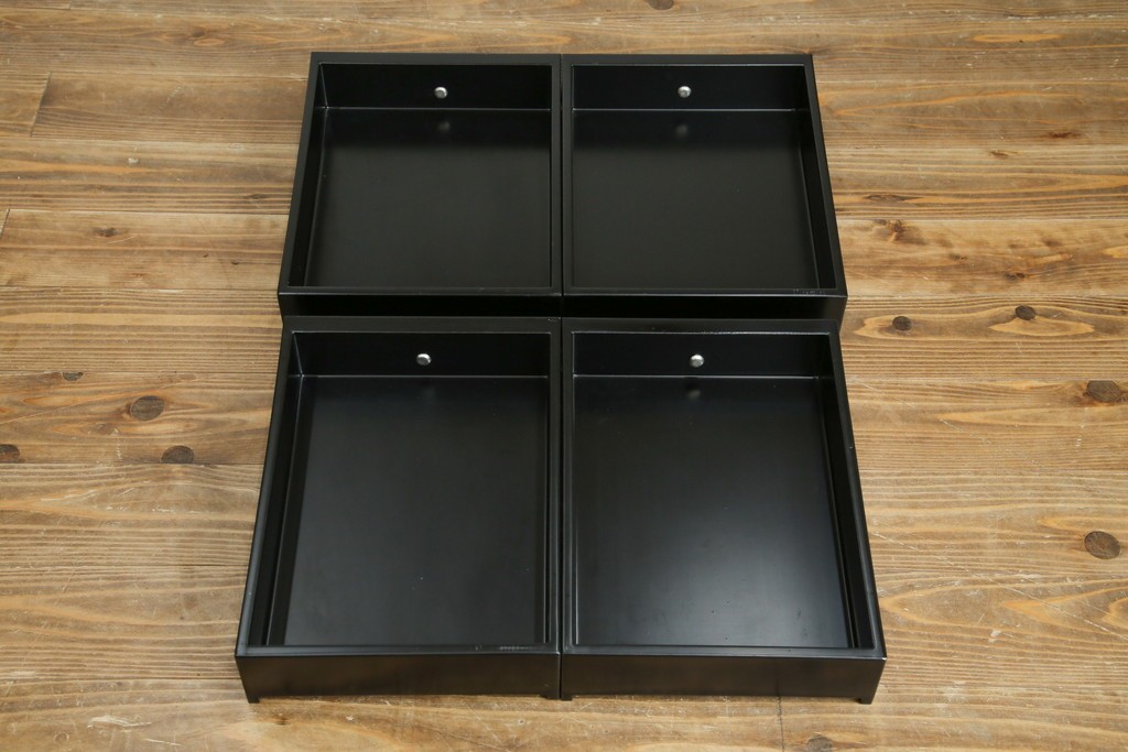 中古　美品!!　高級品　韓国民芸家具　孔雀　鳳凰(ホウオウ)　花鳥図　蝶図　煌びやかで美しい螺鈿(ラデン)細工が見事なガラス天板のサイドボード　定価約150万円相当　(R-081234)