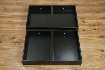 中古　美品!!　高級品　韓国民芸家具　孔雀　鳳凰(ホウオウ)　花鳥図　蝶図　煌びやかで美しい螺鈿(ラデン)細工が見事なガラス天板のサイドボード　定価約150万円相当　(R-081234)