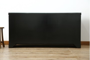 中古　美品!!　高級品　韓国民芸家具　孔雀　鳳凰(ホウオウ)　花鳥図　蝶図　煌びやかで美しい螺鈿(ラデン)細工が見事なガラス天板のサイドボード　定価約150万円相当　(R-081234)