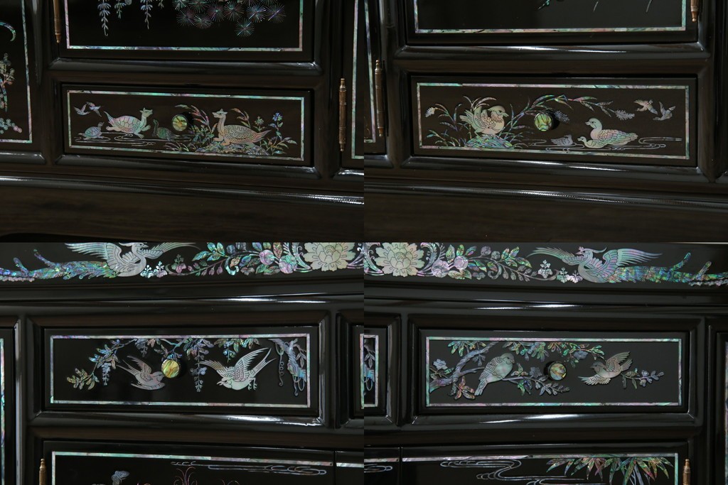 中古　美品!!　高級品　韓国民芸家具　孔雀　鳳凰(ホウオウ)　花鳥図　蝶図　煌びやかで美しい螺鈿(ラデン)細工が見事なガラス天板のサイドボード　定価約150万円相当　(R-081234)