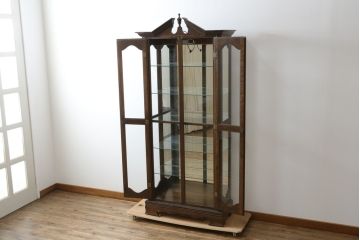 和製ビンテージ　ヨーロピアン　落ち着きのある上品な空間づくりにおすすめな三面ガラスキャビネット(ショーケース、ガラスケース、コレクションケース、キュリオケース、陳列棚、飾り棚、店舗什器、ヴィンテージ)(R-081235)