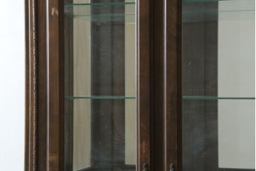 和製ビンテージ　ヨーロピアン　落ち着きのある上品な空間づくりにおすすめな三面ガラスキャビネット(ショーケース、ガラスケース、コレクションケース、キュリオケース、陳列棚、飾り棚、店舗什器、ヴィンテージ)(R-081235)