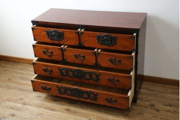 【H様　ご決済専用】中古　美品　岩谷堂箪笥　力強い木目と重厚感のある金具が目を惹く整理箪笥(引き出し、チェスト、サイドチェスト、和箪笥、収納箪笥、衣装箪笥)(R-081237)