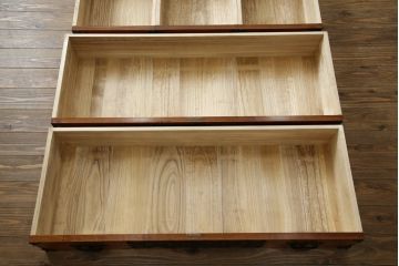 【H様　ご決済専用】中古　美品　岩谷堂箪笥　力強い木目と重厚感のある金具が目を惹く整理箪笥(引き出し、チェスト、サイドチェスト、和箪笥、収納箪笥、衣装箪笥)(R-081237)