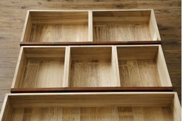 【H様　ご決済専用】中古　美品　岩谷堂箪笥　力強い木目と重厚感のある金具が目を惹く整理箪笥(引き出し、チェスト、サイドチェスト、和箪笥、収納箪笥、衣装箪笥)(R-081237)