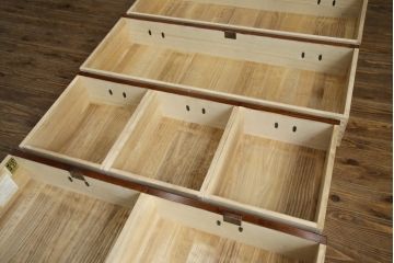 【H様　ご決済専用】中古　美品　岩谷堂箪笥　力強い木目と重厚感のある金具が目を惹く整理箪笥(引き出し、チェスト、サイドチェスト、和箪笥、収納箪笥、衣装箪笥)(R-081237)