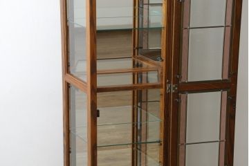 中古　オーク材　ステンドグラス入り　クラシカルな雰囲気作りにおすすめな縦型キャビネット(収納棚、戸棚、キュリオケース、ショーケース、ガラスケース、店舗什器)(R-081238)