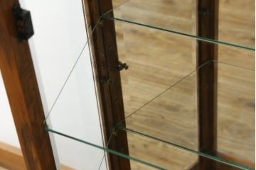 中古　オーク材　ステンドグラス入り　クラシカルな雰囲気作りにおすすめな縦型キャビネット(収納棚、戸棚、キュリオケース、ショーケース、ガラスケース、店舗什器)(R-081238)