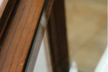 中古　オーク材　ステンドグラス入り　クラシカルな雰囲気作りにおすすめな縦型キャビネット(収納棚、戸棚、キュリオケース、ショーケース、ガラスケース、店舗什器)(R-081238)