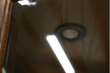 中古　オーク材　ステンドグラス入り　クラシカルな雰囲気作りにおすすめな縦型キャビネット(収納棚、戸棚、キュリオケース、ショーケース、ガラスケース、店舗什器)(R-081238)