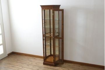 中古　オーク材　ステンドグラス入り　クラシカルな雰囲気作りにおすすめな縦型キャビネット(収納棚、戸棚、キュリオケース、ショーケース、ガラスケース、店舗什器)(R-081238)
