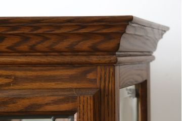 中古　オーク材　ステンドグラス入り　クラシカルな雰囲気作りにおすすめな縦型キャビネット(収納棚、戸棚、キュリオケース、ショーケース、ガラスケース、店舗什器)(R-081238)