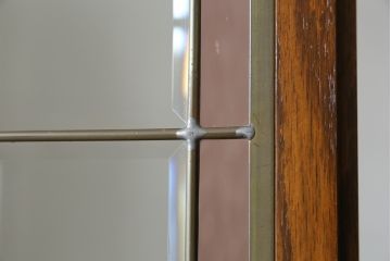 中古　オーク材　ステンドグラス入り　クラシカルな雰囲気作りにおすすめな縦型キャビネット(収納棚、戸棚、キュリオケース、ショーケース、ガラスケース、店舗什器)(R-081238)