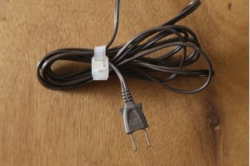 中古　オーク材　ステンドグラス入り　クラシカルな雰囲気作りにおすすめな縦型キャビネット(収納棚、戸棚、キュリオケース、ショーケース、ガラスケース、店舗什器)(R-081238)