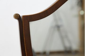 イギリスアンティーク　高級品!!　マホガニー材　シールド形の凝ったデザインが魅力的な卓上ミラー(スタンドミラー、化粧鏡、置き鏡、木製、英国)(R-081242)