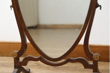 イギリスアンティーク　高級品!!　マホガニー材　シールド形の凝ったデザインが魅力的な卓上ミラー(スタンドミラー、化粧鏡、置き鏡、木製、英国)(R-081242)